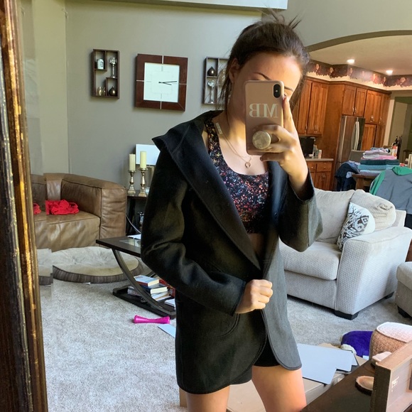 Lululemon Jacket - Picture 2 of 3